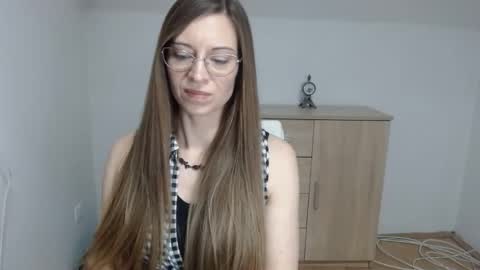 larawinters online show from 02-08-25, 08:53