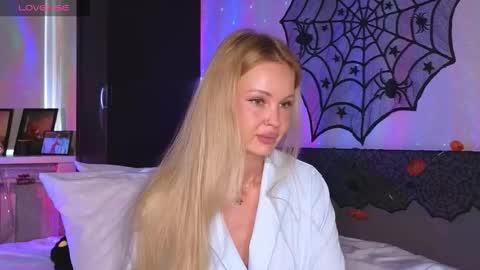 Snapshot of larine_morgan chatting on 10-21-25, 03:07 LarineGMT7  UTC6  online show from 10-21-25, 03:07