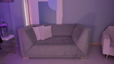 Larisa Smirnov online show from 11-21-25, 03:49