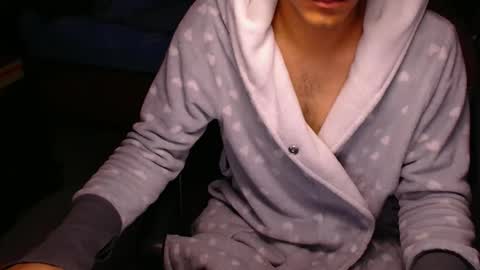 Snapshot of larry_art_a chatting on 02-05-26, 09:08 Larry online show from 02-05-26, 09:08