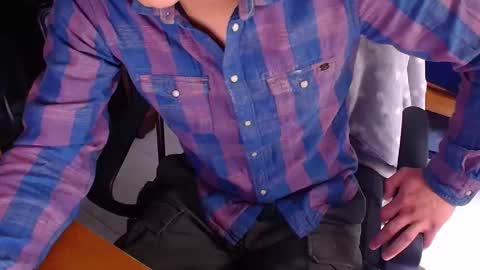 Snapshot of larry_art_a chatting on 02-11-26, 09:09 Larry online show from 02-11-26, 09:09