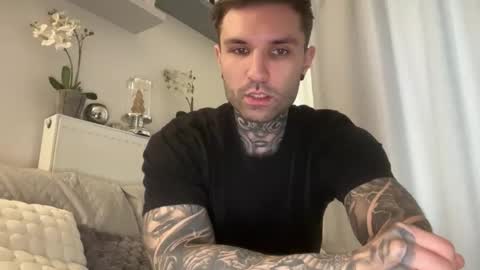 Snapshot of larsskeet chatting on 12-18-25, 10:54 larsskeet online show from 12-18-25, 10:54