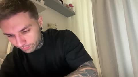 Snapshot of larsskeet chatting on 12-20-25, 11:17 larsskeet online show from 12-20-25, 11:17