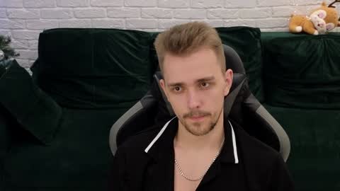 Snapshot of larstar01 chatting on 12-04-24, 04:32 Lars online show from 12-04-24, 04:32