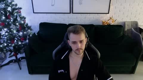 Snapshot of larstar01 chatting on 12-05-24, 01:03 Lars online show from 12-05-24, 01:03