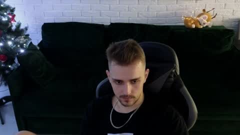 Snapshot of larstar01 chatting on 12-19-24, 02:56 Lars online show from 12-19-24, 02:56