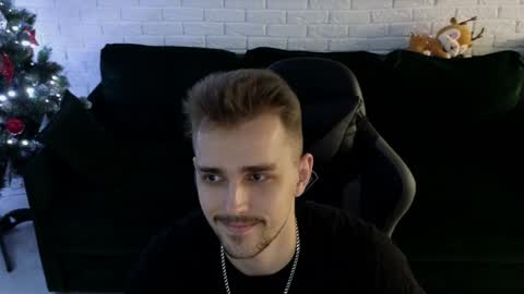 Snapshot of larstar01 chatting on 12-27-24, 01:43 Lars online show from 12-27-24, 01:43