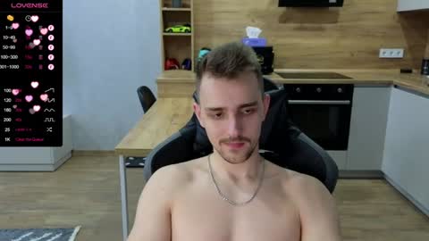 Snapshot of larstar01 chatting on 01-12-25, 01:27 Lars online show from 01-12-25, 01:27