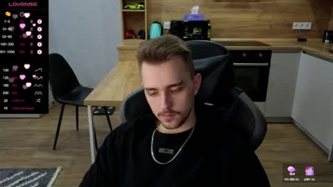 Snapshot of larstar01 chatting on 01-15-25, 12:25 Lars online show from 01-15-25, 12:25