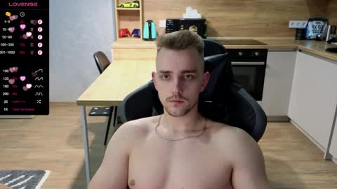 Snapshot of larstar01 chatting on 01-22-25, 10:15 Lars online show from 01-22-25, 10:15