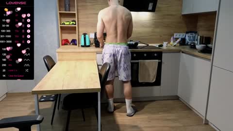 Snapshot of larstar01 chatting on 02-04-25, 12:29 Lars online show from 02-04-25, 12:29