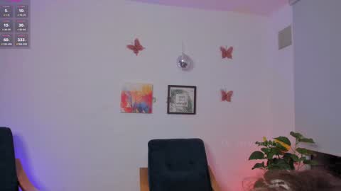 Snapshot of lary_holly chatting on 02-07-25, 03:12 Lary online show from 02-07-25, 03:12