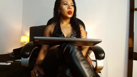 Laryssa online show from 10-02-25, 01:29