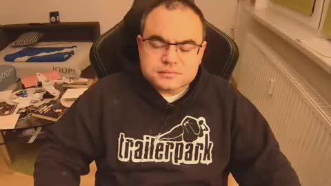 Snapshot of latexboy893 chatting on 11-20-25, 12:44 latexboy893 online show from 11-20-25, 12:44