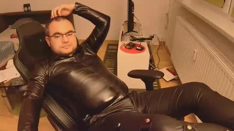 Snapshot of latexboy893 chatting on 11-26-25, 12:00 latexboy893 online show from 11-26-25, 12:00