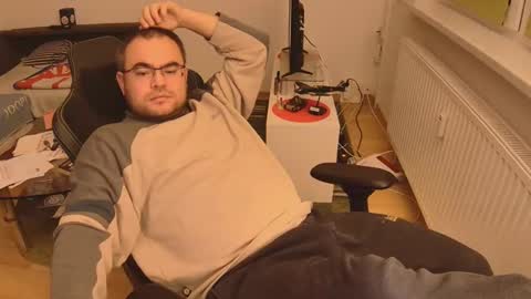 Snapshot of latexboy893 chatting on 11-26-25, 11:17 latexboy893 online show from 11-26-25, 11:17