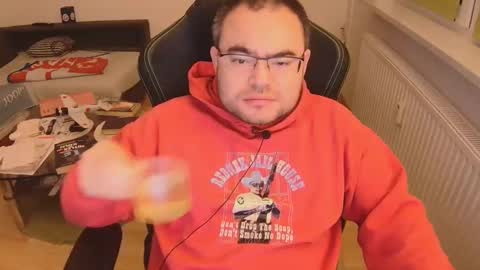 Snapshot of latexboy893 chatting on 11-29-25, 06:44 latexboy893 online show from 11-29-25, 06:44