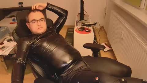 Snapshot of latexboy893 chatting on 12-01-25, 12:26 latexboy893 online show from 12-01-25, 12:26