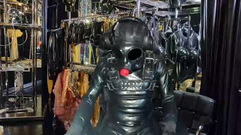 latexlover202 online show from 02-02-25, 10:17