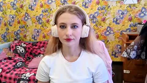 Amelia online show from 10-18-25, 07:53