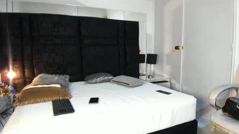 Johana y Santiago online show from 02-24-25, 08:06