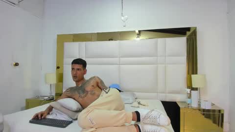 Johana y Santiago online show from 09-28-25, 08:09