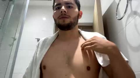 Snapshot of latin_edge chatting on 03-11-25, 02:40 Latin edge online show from 03-11-25, 02:40