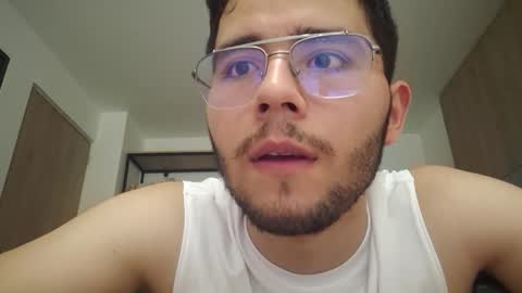 Snapshot of latin_edge chatting on 03-12-25, 12:04 Latin edge online show from 03-12-25, 12:04