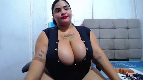 Snapshot of latina_bigboos12 chatting on 09-26-25, 04:27 latina_bigboos12 online show from 09-26-25, 04:27