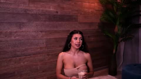 Snapshot of latinaloco chatting on 10-09-25, 05:22 Latina online show from 10-09-25, 05:22