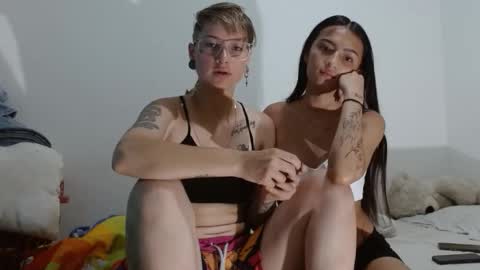 Snapshot of latinas_love05 chatting on 01-15-26, 10:42 latinas_love05 online show from 01-15-26, 10:42