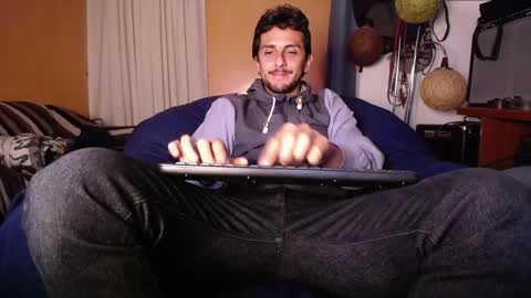 Juanito online show from 10-11-25, 02:11