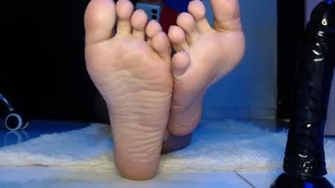 Snapshot of latinfeetqos chatting on 12-18-24, 06:10 Martina April online show from 12-18-24, 06:10