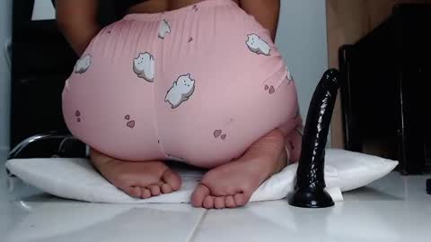 Snapshot of latinfeetqos chatting on 01-14-25, 05:08 Martina April online show from 01-14-25, 05:08