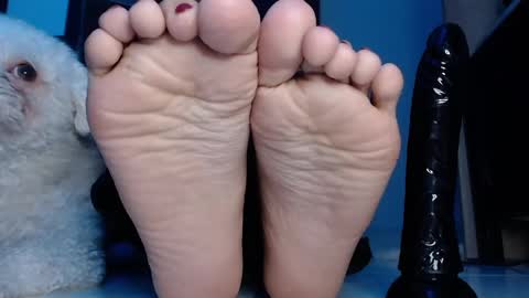 Snapshot of latinfeetqos chatting on 01-29-25, 08:18 Martina April online show from 01-29-25, 08:18