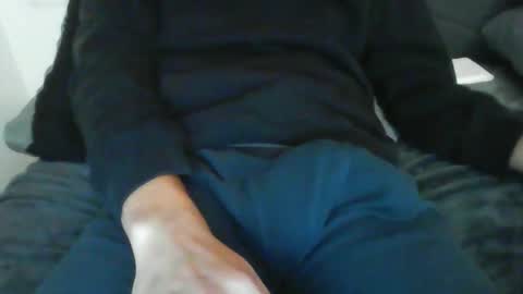 Snapshot of latinman7945 chatting on 12-17-25, 06:19 latinman7945 online show from 12-17-25, 06:19