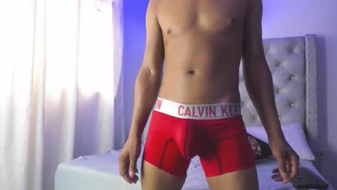 Snapshot of latinodark chatting on 02-19-26, 01:07 latinodark online show from 02-19-26, 01:07