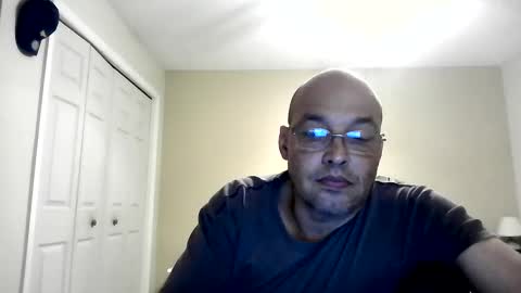 Snapshot of latinoinfla chatting on 10-10-25, 01:48 latinoinfla online show from 10-10-25, 01:48
