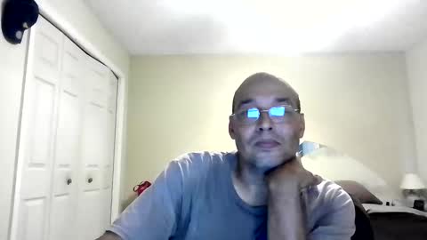 Snapshot of latinoinfla chatting on 10-19-25, 07:58 latinoinfla online show from 10-19-25, 07:58