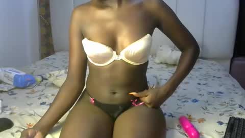 Snapshot of latoya_shines chatting on 02-18-26, 04:58 latoya_shines online show from 02-18-26, 04:58