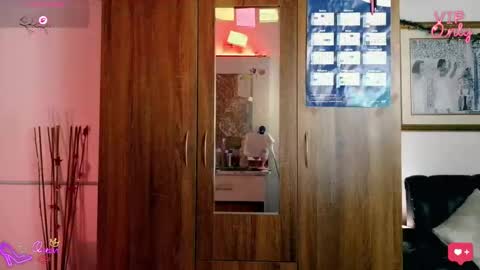 Snapshot of laujgray chatting on 01-14-26, 01:00 laujgray online show from 01-14-26, 01:00