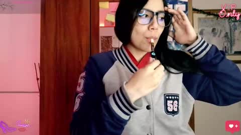 Snapshot of laujgray chatting on 02-15-26, 08:35 laujgray online show from 02-15-26, 08:35