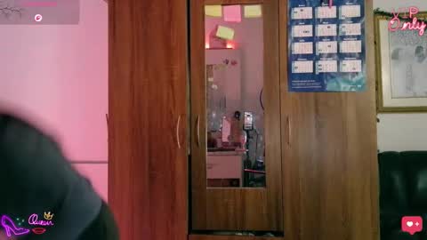 Snapshot of laujgray chatting on 02-27-26, 11:32 laujgray online show from 02-27-26, 11:32