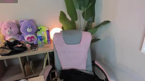 laukyubey1 online show from 10-28-25, 08:11