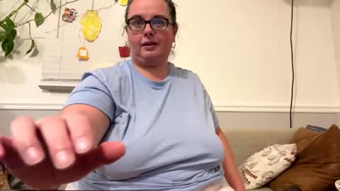 LauLauMa online show from 12-31-24, 05:11