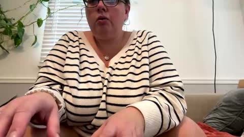 LauLauMa online show from 01-10-25, 04:30