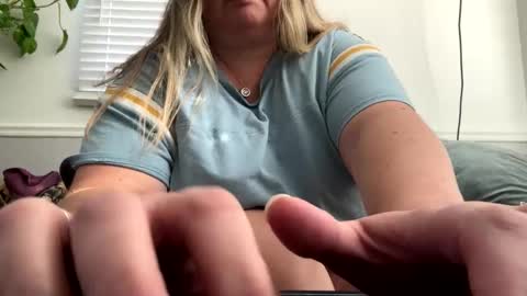 LauLauMa online show from 01-17-25, 06:44