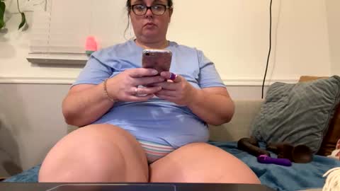 LauLauMa online show from 01-20-25, 04:21