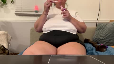 LauLauMa online show from 01-21-25, 12:04