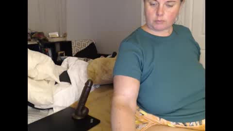 LauLauMa online show from 09-22-25, 01:40